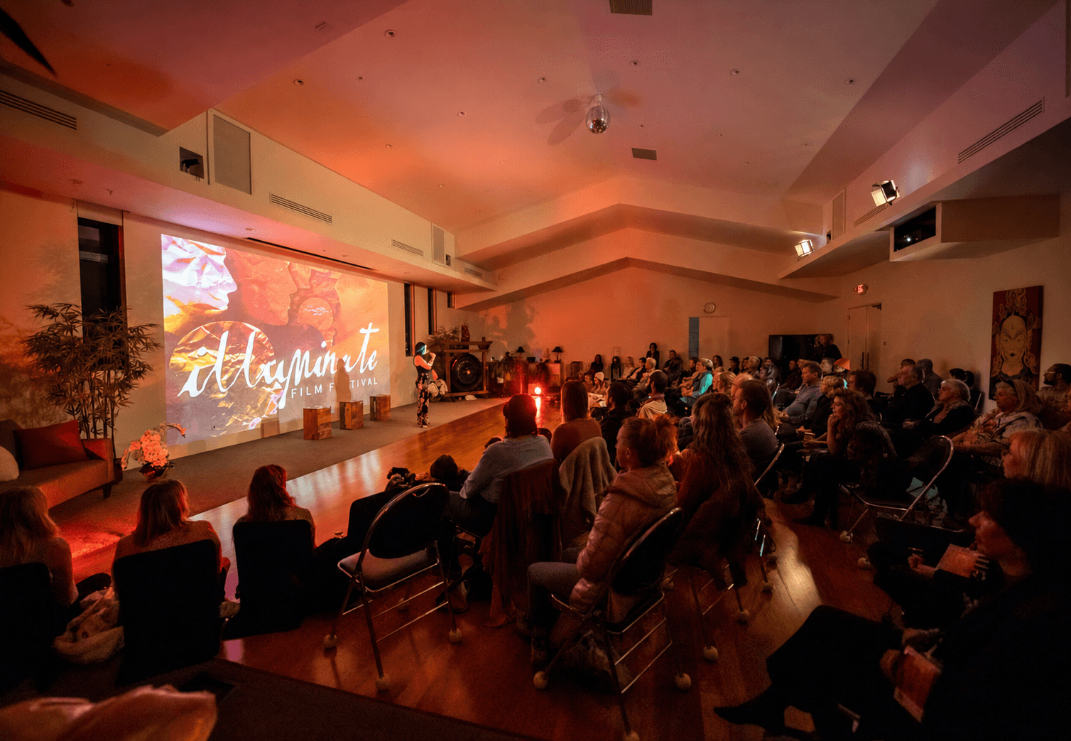 Projection, screen and seating for teaching and screenings